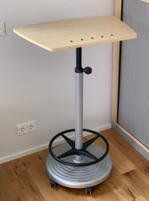 Stehpult Rednerpult Arbeitstisch – höhenverstellbar – mit neigbarer Tischplatte