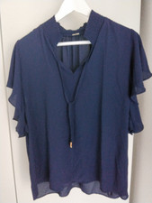 schöne dunkelblaue T