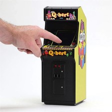 New Wave Toys Q'Bert RepliCade
