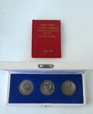 Minibuch DDR und drei Medaillen der DDR aus dem Bereich des MfS