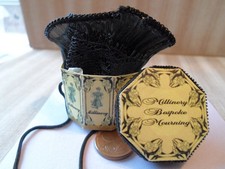 Hutschachtel "Trauerschleier"