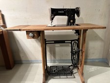 Singer, Nähmaschine mit Gestell, restauriert