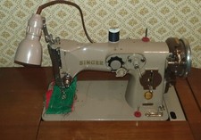 Singer 316 G im Holz-Schrank mit viel Zuebör TOP-Zustand
