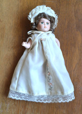 Alte Porzellanpuppe Taufkleid