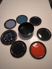 Emailliertes Set Deckeldose + 6 Untersetzer aus Kupfer mit Emaille ca 1950