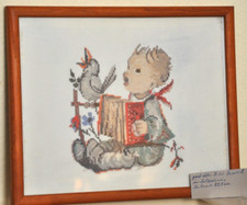 gesticktes Hummelbild; handarbeit, gerahmt unter Glas