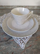 1 Gedeck  altes Geschirr  grau weiß   gepflegter Zustand