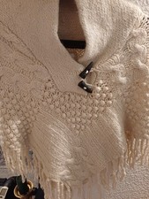 Mini-Cape! Mit Muster & Franzen! Wolle! Natur! Kleine Größe!