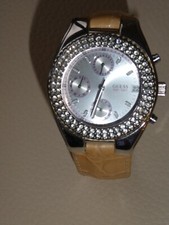 Damen Uhr - GUESS - mit Strass-Steinen und Leder-Armand in  Beige 