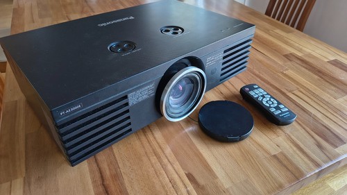 Panasonic 3000u beamer - pt-ae,