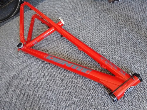 Identiti krisis dual - sl, /