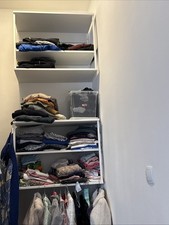 2 Hängeregale für begehbaren