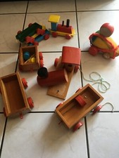 Alte Holz-Eisenbahn mit Wagons  Holzspielzeug Eisenbahn teilweise defekt