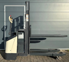 Stapler Hochhubwagen Crown WD2330 Walkie Initialhub doppelstock 1T 2,1m 2050H