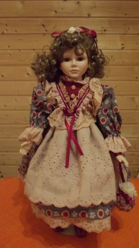 Porzellanpuppe - , (