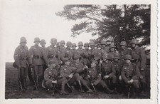 Foto - Soldaten mit Stahlhelm