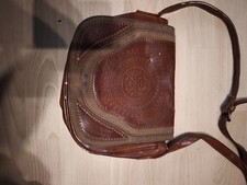 KultigeDamen Umhänge Schultertasche Braun von Atmosphere Leder