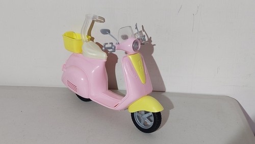 Barbie vespa roller - vespa, moped