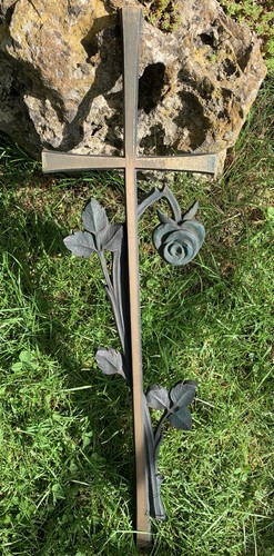 Kreuz mit rose - relief, bronze