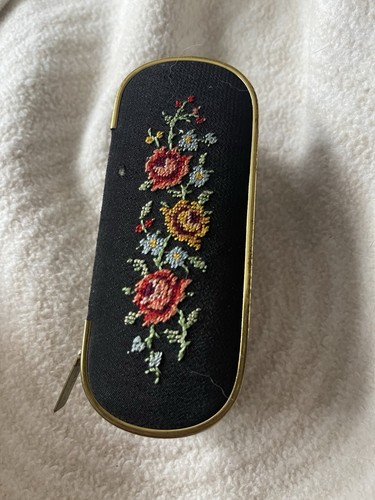 vintage-bestickte-reise-kleide