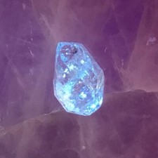 Petroleum Herkimer UV Reactive Fluorescent Crystal Pakistan
