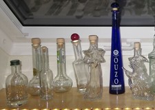 8 leere sehr schöne Glasflaschen-Likör-Wein-Gin usw. für Deko o. zum Befüllen