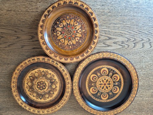 Wandteller aus holz relief - wandteller,