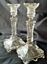 Paar aparte Pressglas Glas Leuchter Kerzenständer eckig Löwenkopf 23 cm Vintage