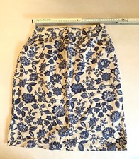 Leinenrock, kurz, beige mit blauem Blumenmuster, Reißverschluß, Taschen