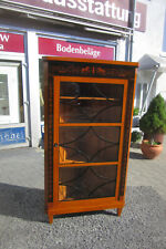 Eck Vitrine im "Biedermeier Stil" um 1910, Kirschbaum mit Schwarz Lot Malerei 