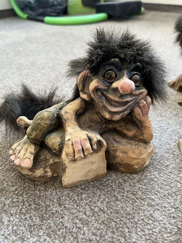 Nyform troll - troll, auf