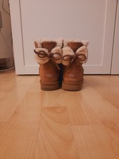 UGG Australia Classic mit Fellschleife hinten Damenstiefel - Chestnut, EU 40