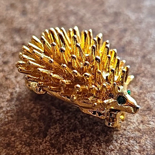 Igel brosche goldfarben - igel-brosche,