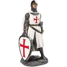 Deko Figur Templer Ritter steht und hält sein Schild fest