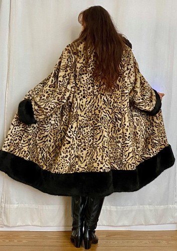 Eleganter leopard pelzmantel - leopard,