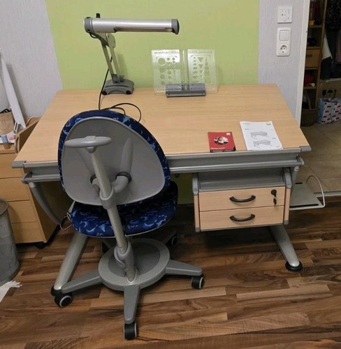 Schreibtisch mit stuhl von - stuhl,