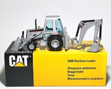 CAT Caterpillar 428B silbermetallic Mobilbagger Baggerlader NZG 1:50 OVP #25/523