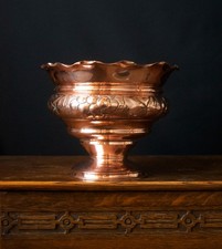 Viktorianische Jardinière-Schale mit Kupferfuß und Gadrooned gewellter Rand 21 cm