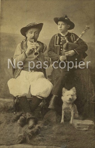 Bretagne 1880 sonneurs hund - bretagne,