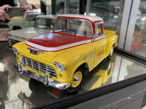 Modellauto chevrolet - 1:18,