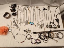 Modeschmuck Paket Mit Ketten Armbändern Uhren Etc Ca 59 Teile
