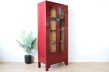 Vitrine aus Massivholz – purpurrot lackiert  2 Glastüren, 2 Schubla #M-HOC-A12P