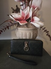 Guess Portemonnaie Geldbörse Ninnette Schwarz Logo 3D Handgelenkschlaufe Wallet