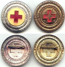 DRK DDR Rotes Kreuz - 2x Schwesternbrosche - Verdienst Broschen