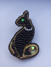 Glasperlenbrosche  schwarze Katze. .Perlen, Kristalle. Handarbeit.