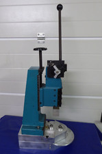 MÄDER VK 1500 Kniehebelpresse Handhebelpresse 15 kN, Presse Stanze Hub 60 mm