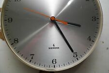 SIEMENS ELECTRONIC WANDUHR UM 1970ZIFFERBLATT ALUMINIUM GEBÜRSTET !