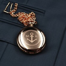 Taschenuhr mit Gravur in Farbe