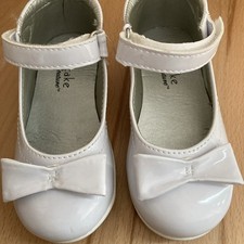 Baby Mädchen Schuhe Pumps,Ballerina Gr. 24 weiß Lack wenig gebraucht.Taufschuhe 
