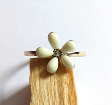 Blumen Creme Ring goldfarben